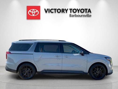 Ceramic Silver 2025 Kia Carnival SX
