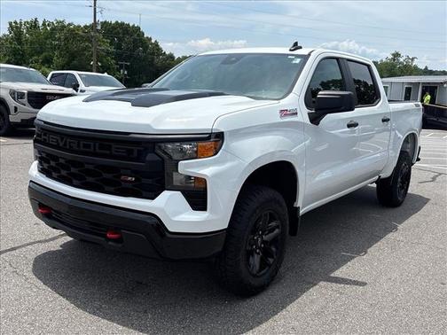 Summit White 2022 Chevrolet Silverado 1500 Custom Trail Boss