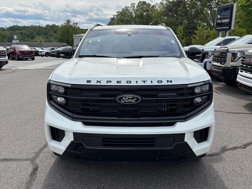 Star White Metallic Tri-Coat 2025 Ford Expedition Platinum