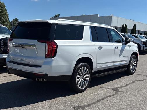 White Frost Tricoat 2023 GMC Yukon XL Denali