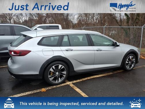 2018 Buick Regal TourX Essence