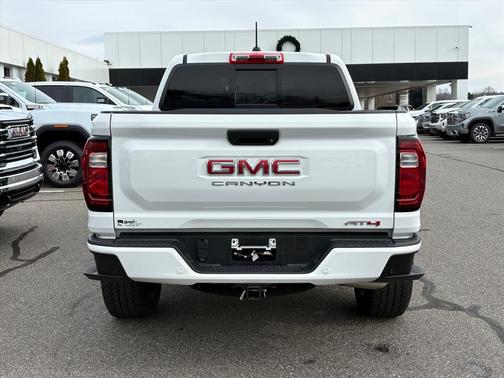 2024 GMC Canyon AT4