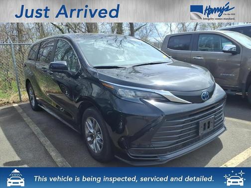 2024 Toyota Sienna LE