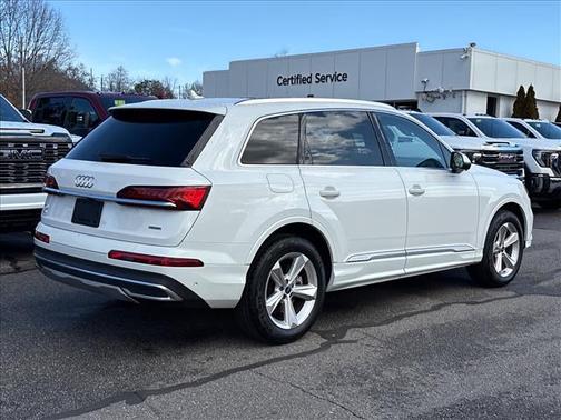 2022 Audi Q7 45 Premium