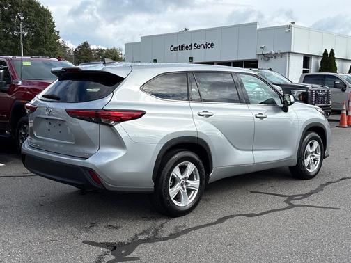 2022 Toyota Highlander LE