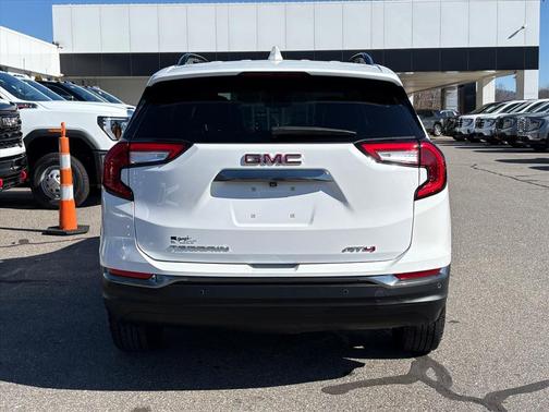 2024 GMC Terrain AWD AT4