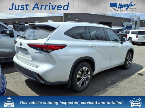 2023 Toyota Highlander Hybrid Base