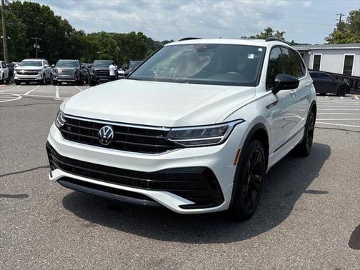 2024 Volkswagen Tiguan 2.0T SE R-Line Black