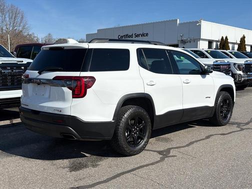 2023 GMC Acadia AWD AT4