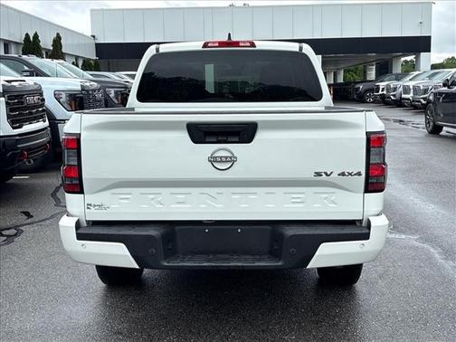 Glacier White 2022 Nissan Frontier SV