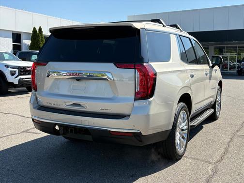 Pearl Beige Metallic 2023 GMC Yukon SLT