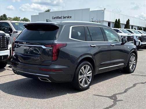 Wilder Metallic 2022 Cadillac XT6 Premium Luxury FWD