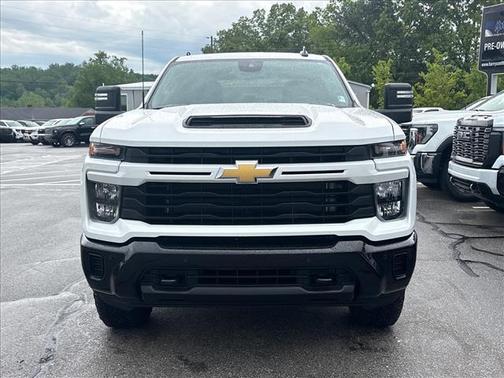 Summit White 2025 Chevrolet Silverado 2500 Custom