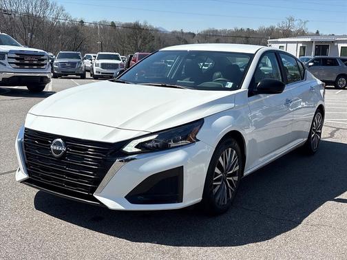 Glacier White 2025 Nissan Altima 2.5 SV