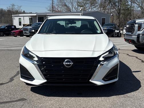 Glacier White 2025 Nissan Altima 2.5 SV