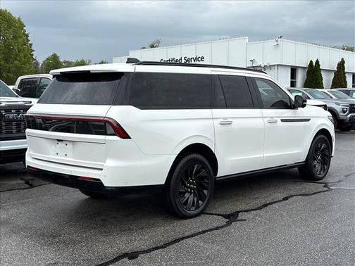 Pristine White Metallic Tri-Coat 2025 Lincoln Navigator Reserve