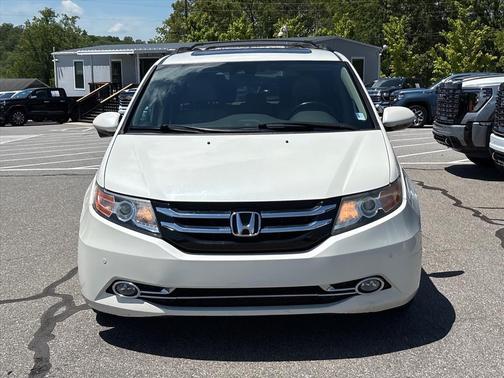 White Diamond Pearl 2016 Honda Odyssey Touring