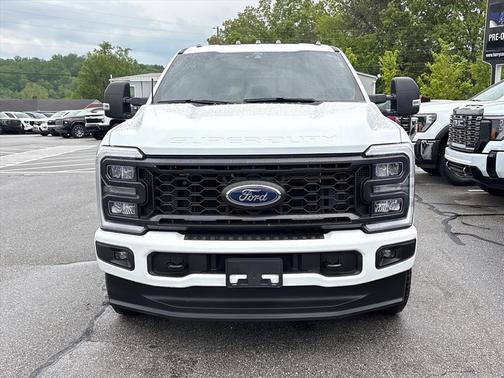 Oxford White 2024 Ford F-250 XL