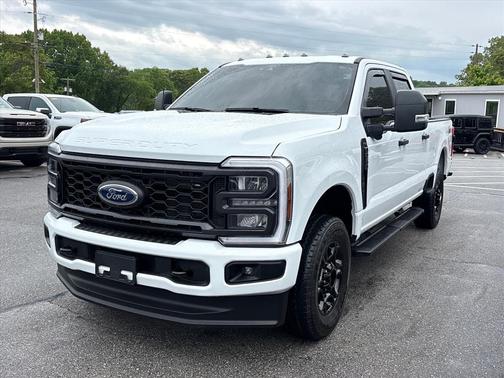 Oxford White 2024 Ford F-250 XL