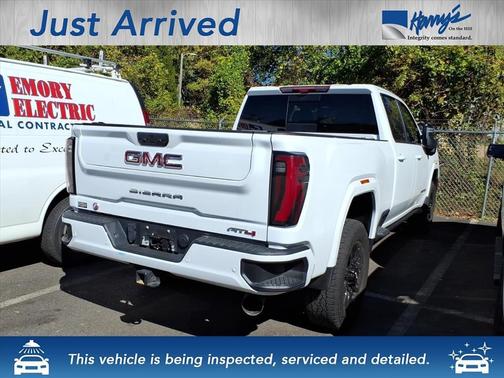 Summit White 2024 GMC Sierra 2500 AT4