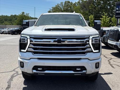 Iridescent Pearl Tricoat 2025 Chevrolet Silverado 2500 High Country