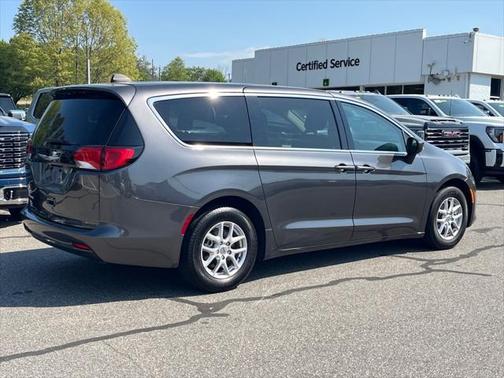 2023 Chrysler Voyager LX