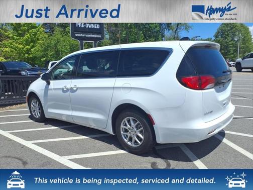 2023 Chrysler Voyager LX