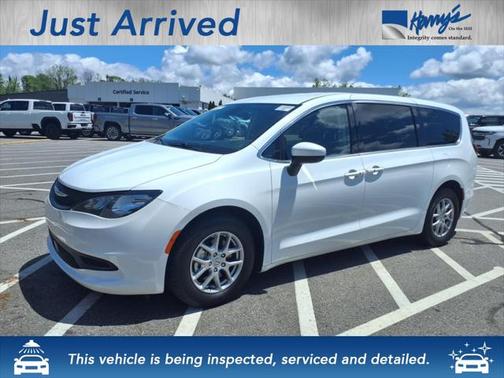 2023 Chrysler Voyager LX