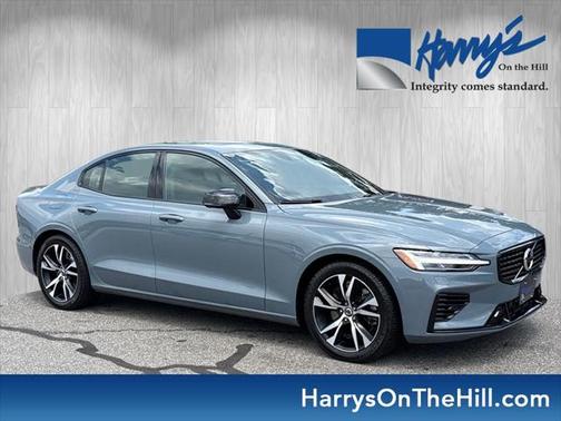 2022 Volvo S60 Recharge Plug-In Hybrid T8 R-Design