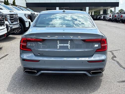 2022 Volvo S60 Recharge Plug-In Hybrid T8 R-Design