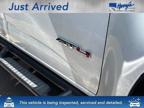 Summit White 2022 GMC Canyon AT4