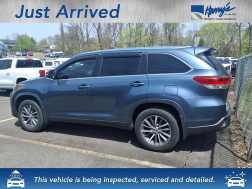 Shoreline Blue Pearl 8v5 2019 Toyota Highlander XLE