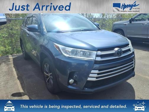 Shoreline Blue Pearl 8v5 2019 Toyota Highlander XLE