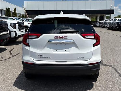 Summit White 2024 GMC Terrain SLE