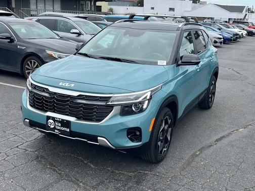 Blue / Black 2026 Kia Seltos S