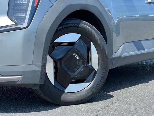 Pebble 2024 Kia EV9 Light Long Range