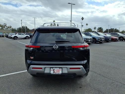 2023 Nissan Pathfinder SL FWD