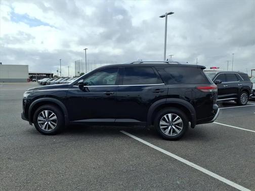 2023 Nissan Pathfinder SL FWD