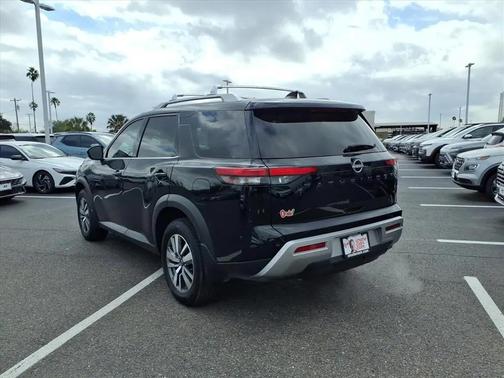 2023 Nissan Pathfinder SL FWD
