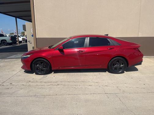 2022 Hyundai ELANTRA SEL