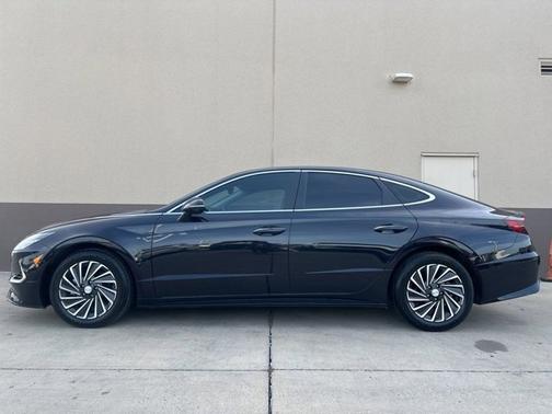 2023 Hyundai SONATA Hybrid Limited