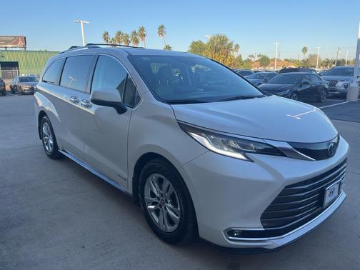2021 Toyota Sienna Limited 7-Passenger