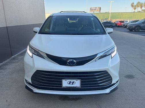 2021 Toyota Sienna Limited 7-Passenger