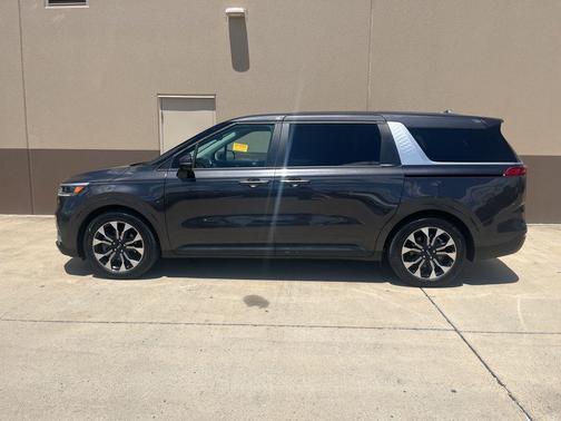 2024 Kia Carnival EX