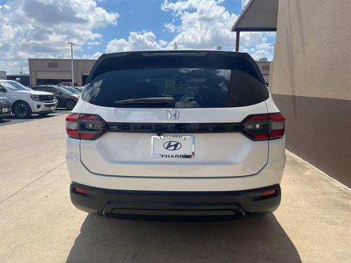 2023 Honda Pilot 2WD LX