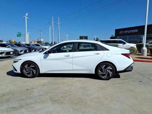2025 Hyundai ELANTRA HEV SEL Sport