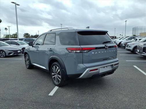 2022 Nissan Pathfinder Platinum 4WD