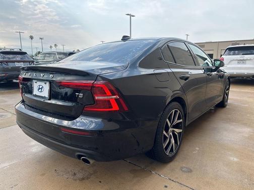 2020 Volvo S60 T5 Momentum