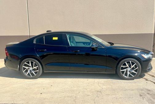 2020 Volvo S60 T5 Momentum