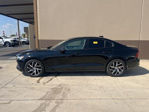 2020 Volvo S60 T5 Momentum